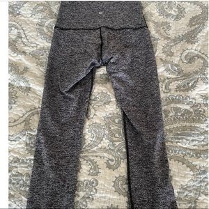 Lululemon 21” Cropped Leggings Black/Grey 6